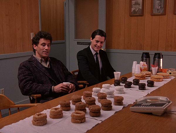 Kyle MacLachlan and Michael Ontkean in Twin Peaks