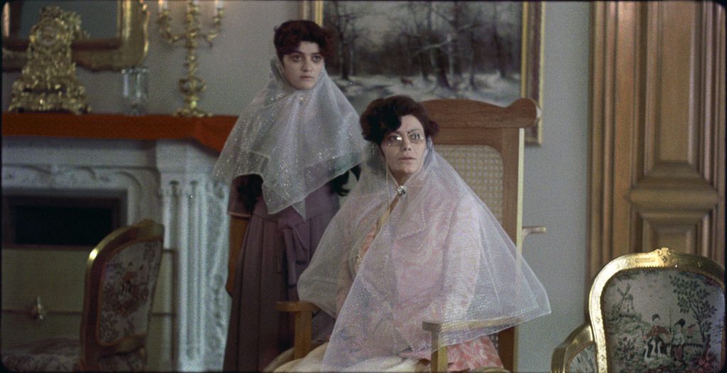 two characters wear veils in the film Chess of the Wind