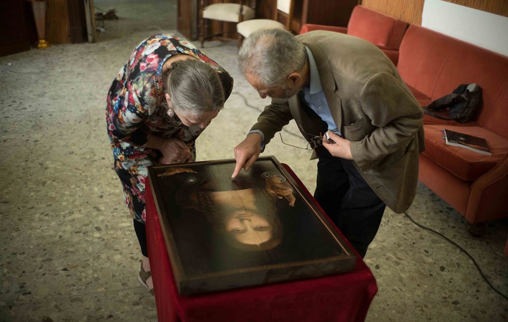 Dianne Modestini and Ashok Roy inspecting the Naples copy of the Salvator Mundi (2019) in The Lost Leonardo