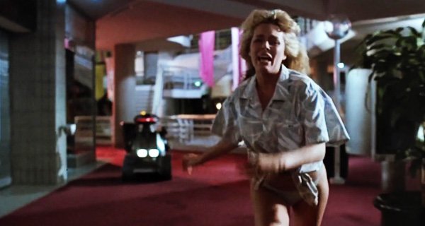 loud and clear reviews 1980s horror marathon Chopping Mall (Concorde Pictures)