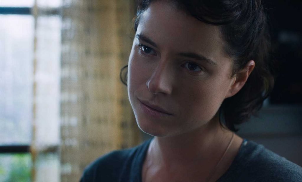 loud and clear reviews The Lost Daughter film maggie gyllenhaal jessie buckley
