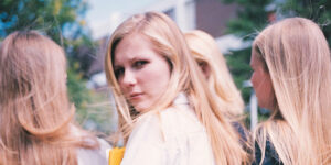 kirsten dunst looking back in the virgin suicides