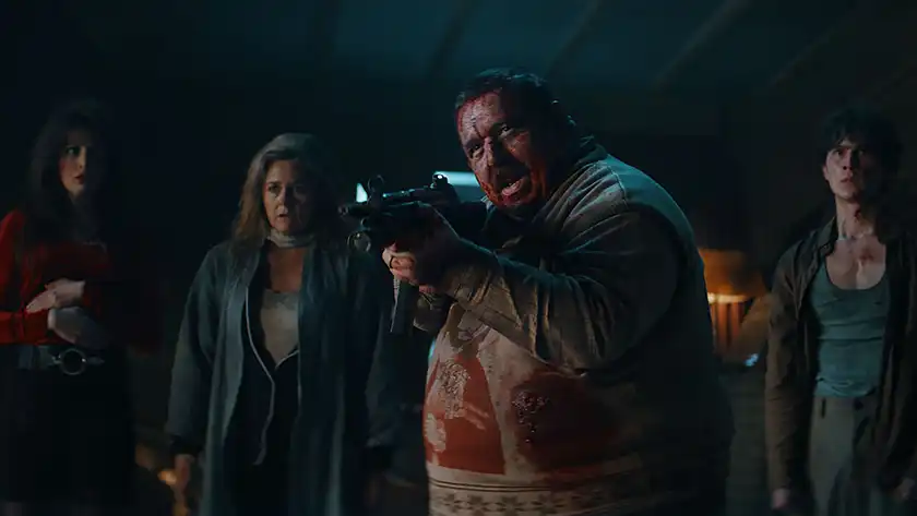 Nick Frost, Alicia Silverstone, Gaite Jensen, and Walt Klink holding a rifle in the dark in the film Krazy House by Steffen Haars