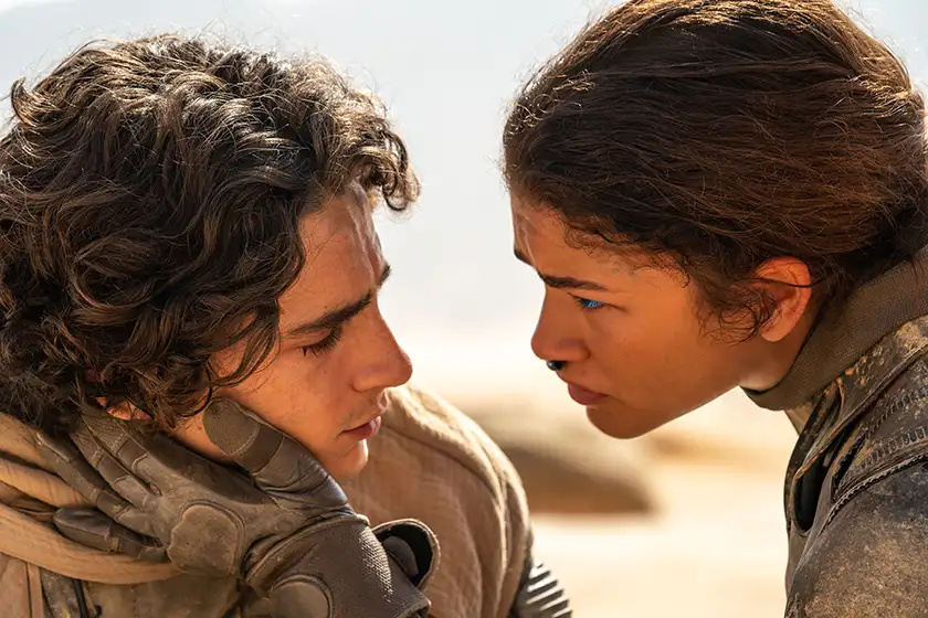 (L-r) TIMOTHÉE CHALAMET as Paul Atreides and ZENDAYA as Chani look at each other in the film Dune 2