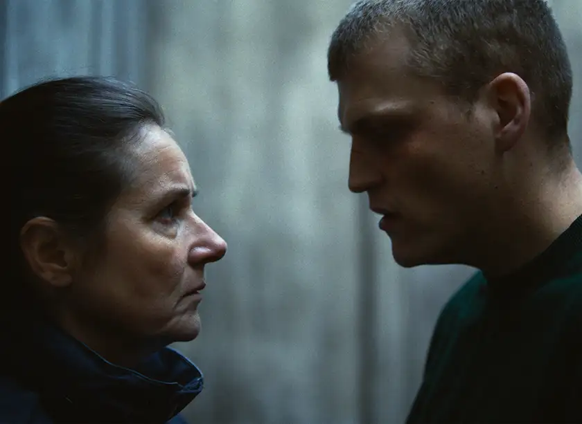 Two characters look at each other in the film Sons (Vogter) from Gustav Möller
