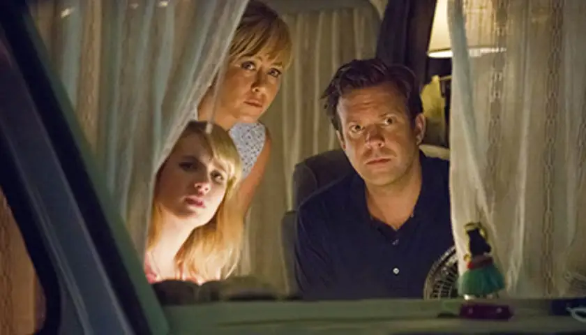 A family looks out of the window by night in the movie We’re the Millers, one of the 10 must-see stoner movies to watch on 420