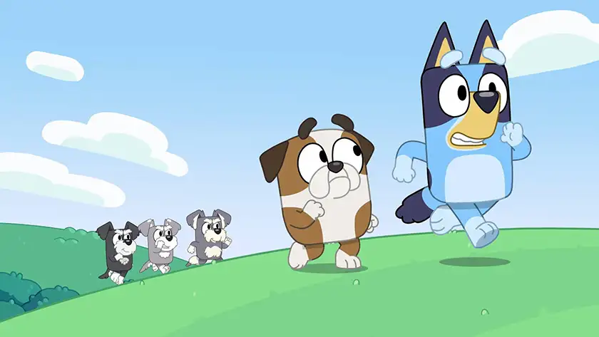 Bluey and her friends run on a hill in "Typewriter", one of the 5 Best episodes of the character Bluey ranked from worst to best according to Loud and Clear Reviews
