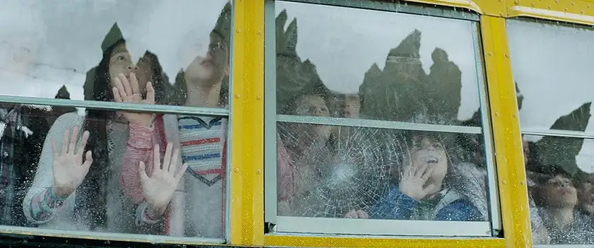 Children look out of the window in Godzilla (2014)