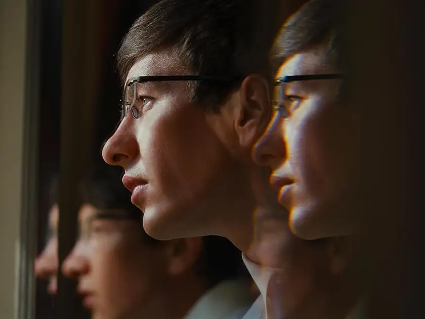 Barry Keoghan looks out of the window in the movie Saltburn, whose ending is explained in this article