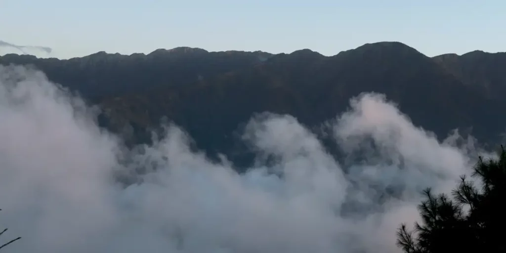 Mist on the mountains in the film The Sojourn