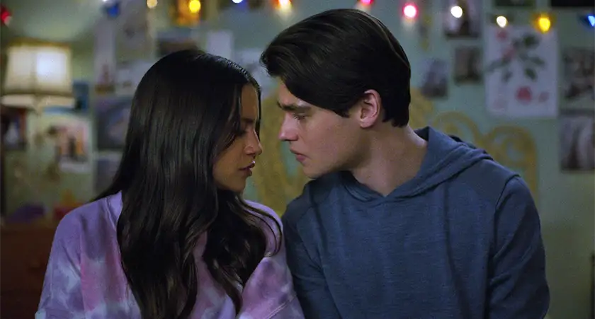 Isabela Merced and Felix Mallard, two teenagers, are about to kiss in a room in the film Turtles All the Way Down