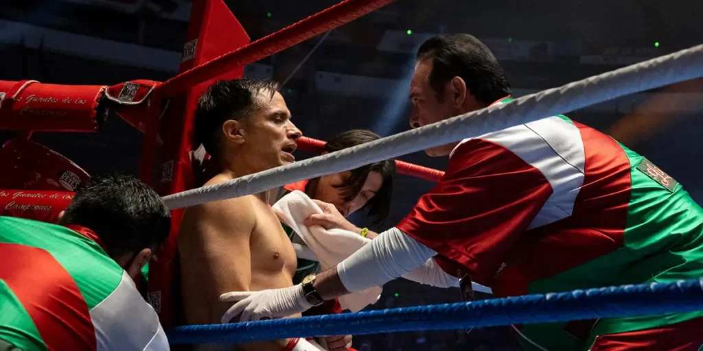 Gael García Bernal as Esteban Osuna is in the ring in episode 1 of La Máquina