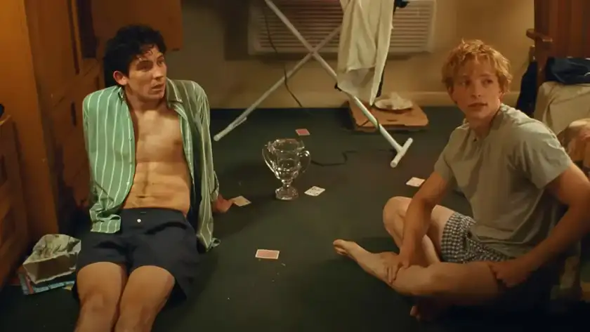 Josh O’Connor as Patrick and Mike Faist as Art sit on the floor in a scene from Challengers