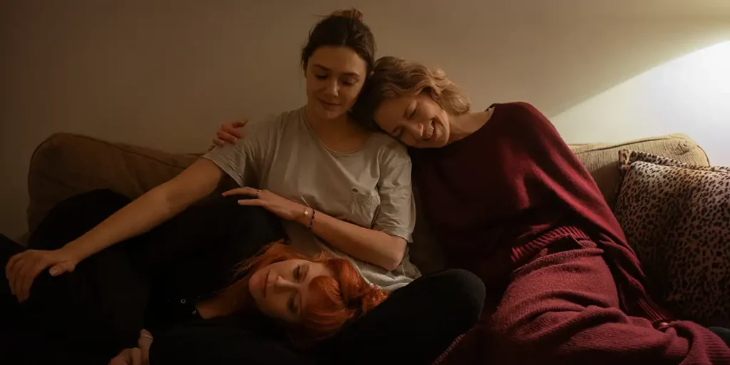 Natasha Lyonne as Rachel, Elizabeth Olsen as Christina and Carrie Coon as Katie in His Three Daughters