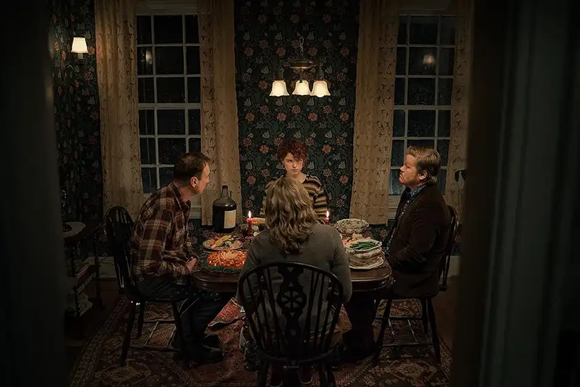 Four characters sit around a table in the film I'm Thinking Of Ending Things, a film that made us wonder about what makes confusing movies good