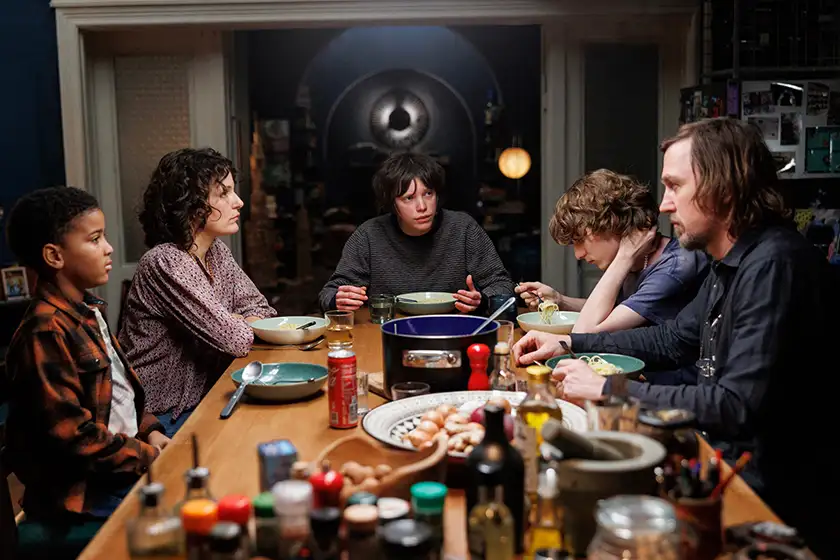 The Engels have dinner in a still from The Light (Das Licht)