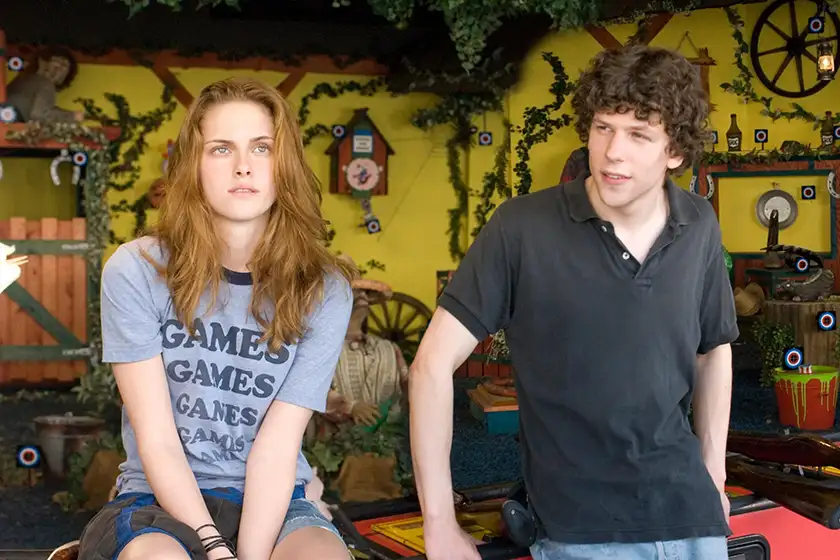 Kristen Stewart and Jesse Eisenberg in Adventureland 