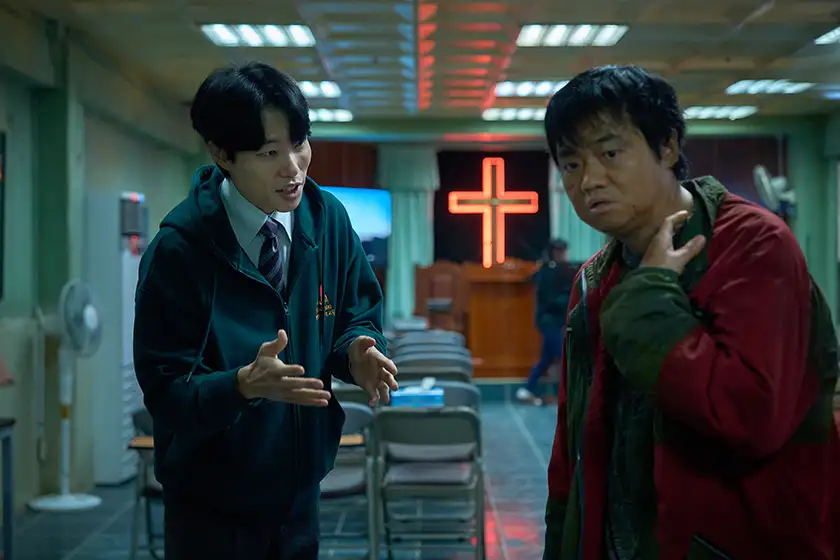 Ryu Jun-yeol as Sung Min-chan and Shin Min-jae as Kwon Yang-rae in the Netflix movie Revelations (2025)