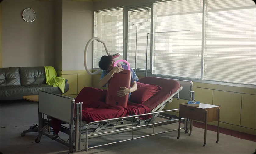 Wisarut Himmarat makes out with a hoover in in A Useful Ghost