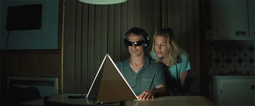 Piper Perabo and Patrick Hivon in Peak Everything (Amour Apocalypse)