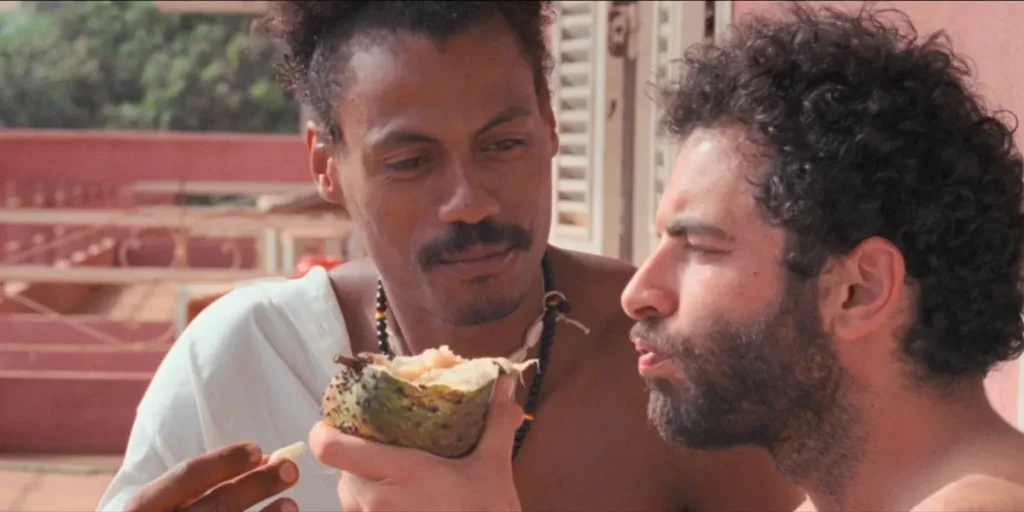 Sérgio Coragem and Jonathan Guilherme in I Only Rest In The Storm (O Riso e a Faca)