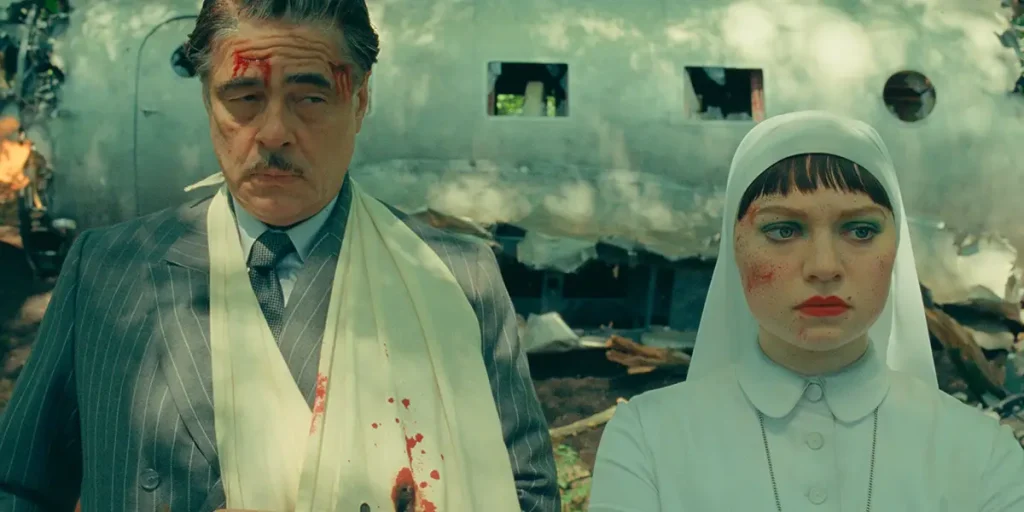 Benicio Del Toro and Mia Threapleton in The Phoenician Scheme