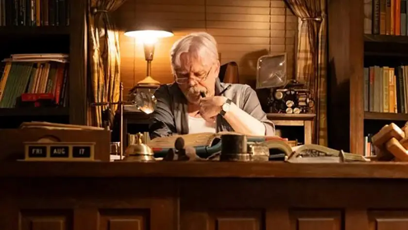 Mark Hamill in The Life of Chuck, whose movie and ending are explained in this article