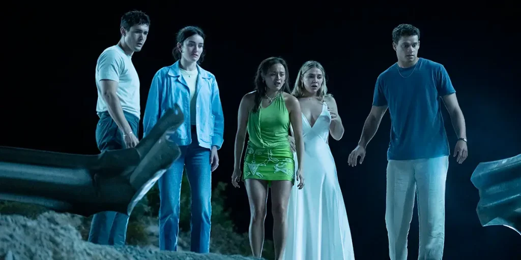 (L to R) Jonah Hauer-King, Sarah Pidgeon, Chase Sui Wonders, Madelyn Cline and Tariq Withers in Columbia Pictures' I Know What You Did Last Summer (2025)
