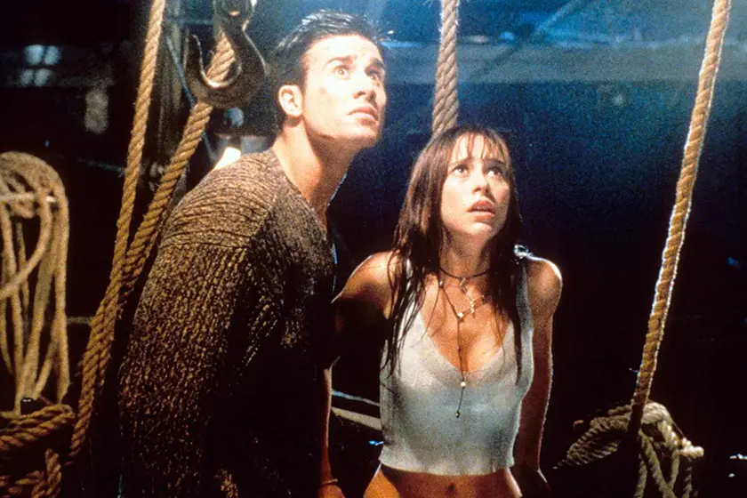 Jennifer Love Hewitt and Freddie Prinze Jr. in I Know What You Did Last Summer (1997)