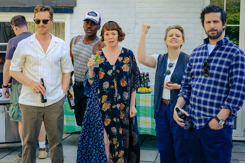 Benedict Cumberbatch, Ncuti Gatwa, Olivia Colman, Kate McKinnon, and Andy Samberg in the movie THE ROSES (2025)