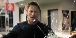 Aaron Eckhart in Muzzle: City of Wolves