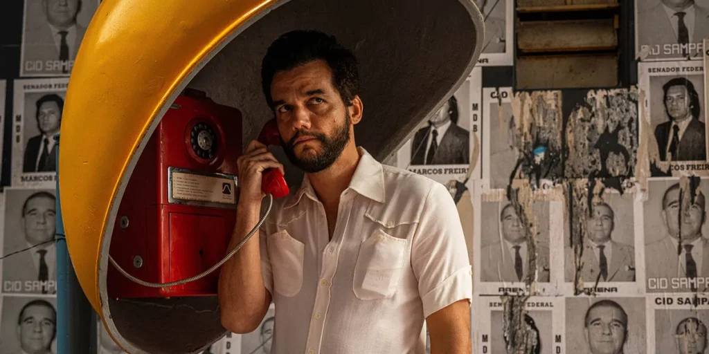 Wagner Moura is on the phone in The Secret Agent (O Agente Secreto), whose ending and true impact is explained in this article