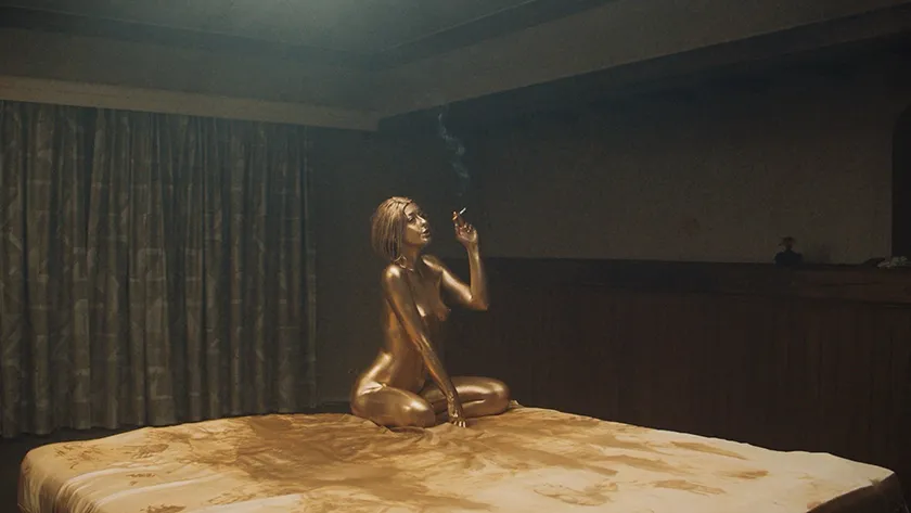 Alessa Savage in Truly Naked