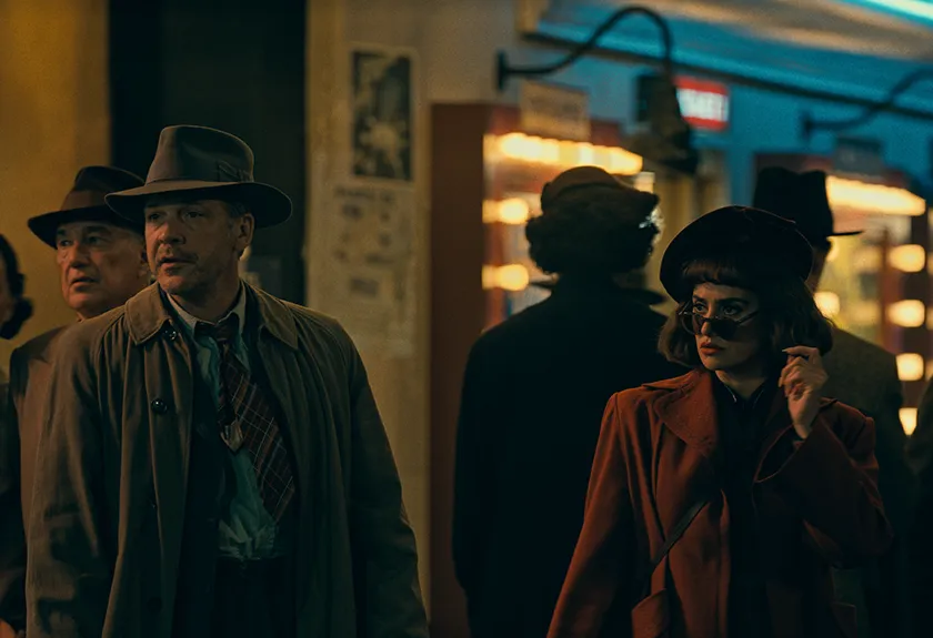 (L to r) Peter Sarsgaard as Jake Wiles and Penélope Cruz as Myrna Mallow in Warner Bros. Pictures' "The Bride!"