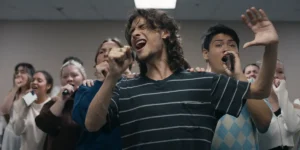 Young people sing acapella in the film Just Sing