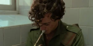 Guitarricadelafuente plays the trumpet dressed as a soldier in The Black Ball (La Bola Negra)