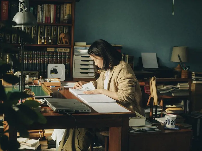 Yukino Kishii is Fuyuko in All the Lovers in the Night (Subete Mayonaka no Koibitotachi『すべて真夜中の恋人たち』)