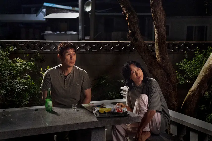 (L to R) Sul Kyung-gu as Ho-seok and Jeon Do-yeon as Mi-ok in Possible Love