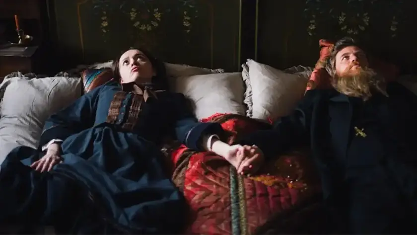 Aimee Lou Wood and Johnny Flynn in The Idiot(s)